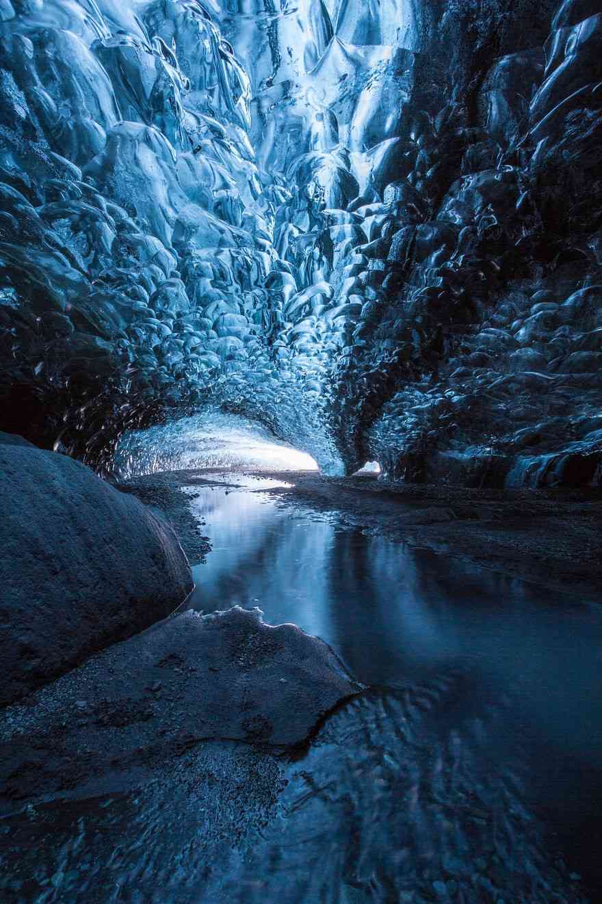 I-finally-visited-the-ice-caves-in-Iceland16__880