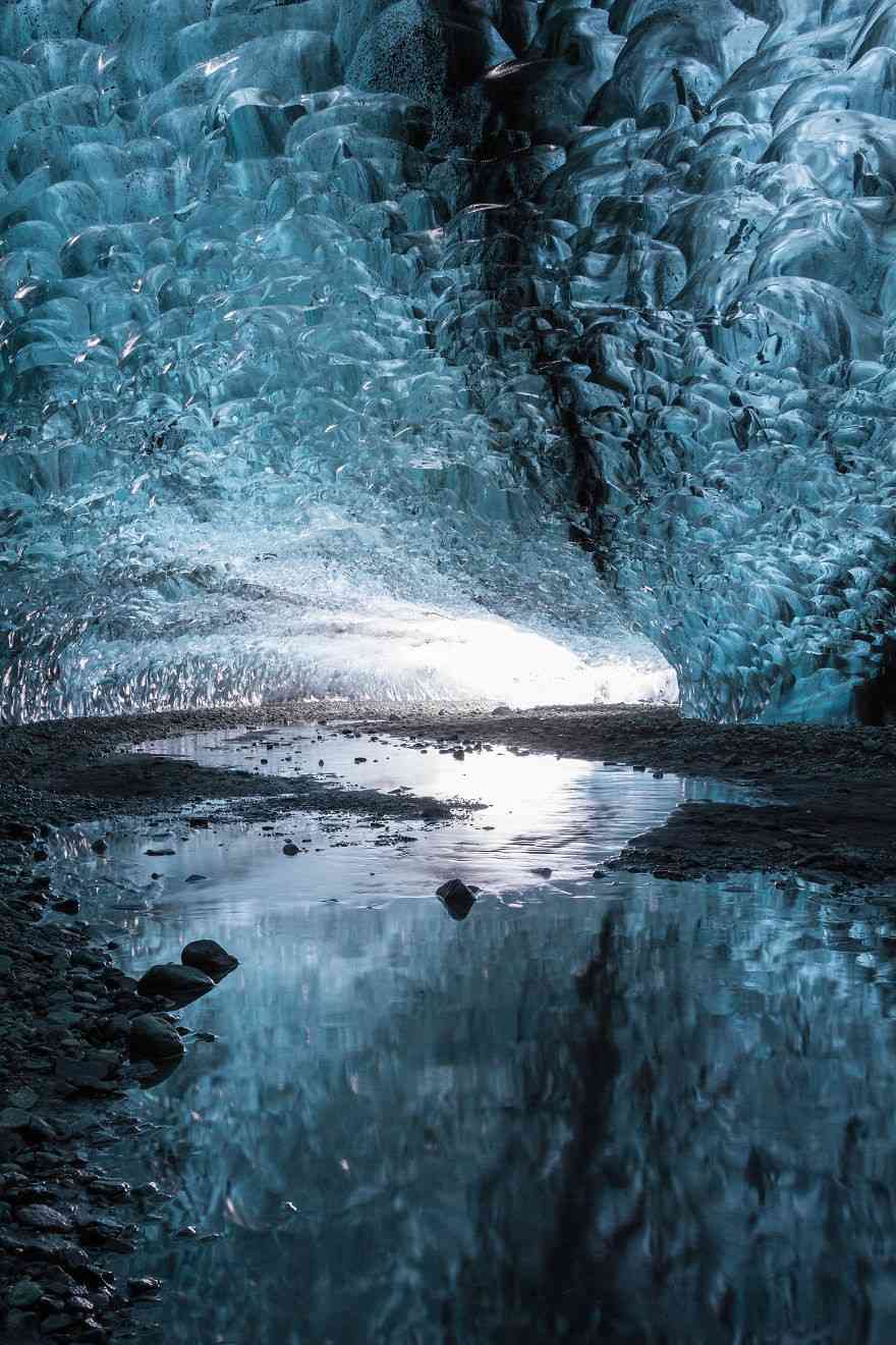 I-finally-visited-the-ice-caves-in-Iceland18__880