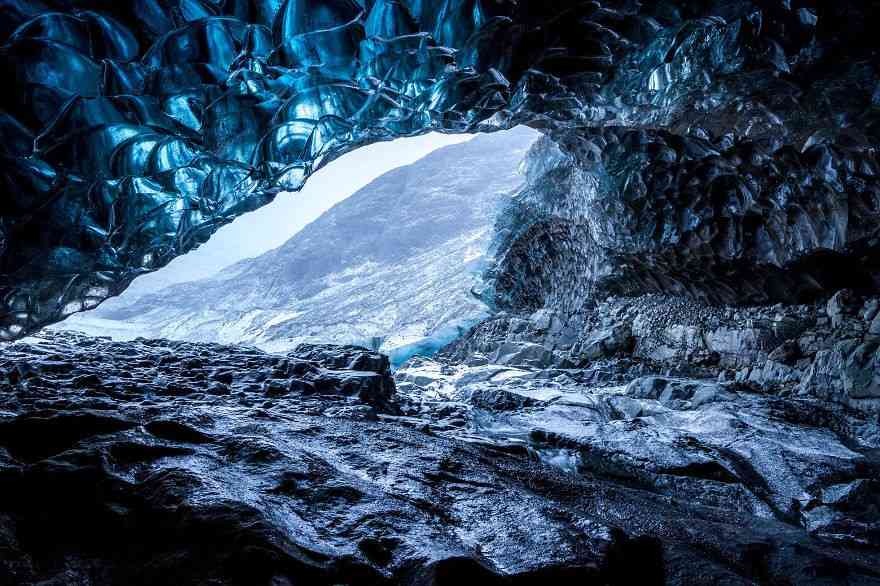 I-finally-visited-the-ice-caves-in-Iceland23__880