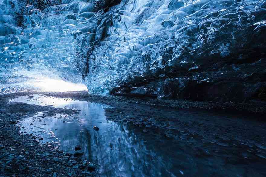 I-finally-visited-the-ice-caves-in-Iceland29__880