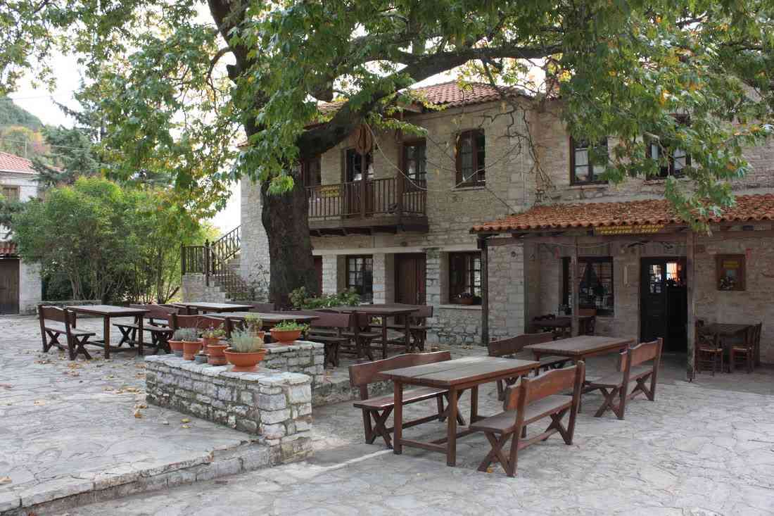 Αποτέλεσμα εικόνας για καρπενησι πλατεια