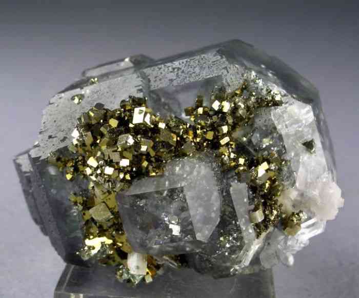 amazing-stones-minerals-24__700