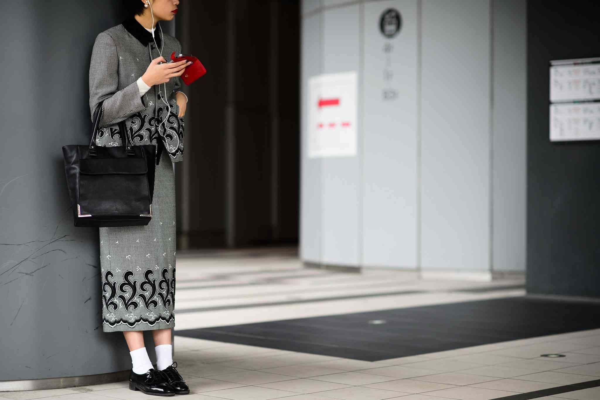 04-fashion-week-tokyo-street-style-fall-2015-21